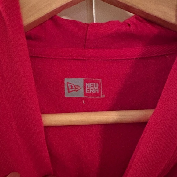 New Era Atlanta Hawks old school Red and yellow Hoodie - Picture 5 of 6